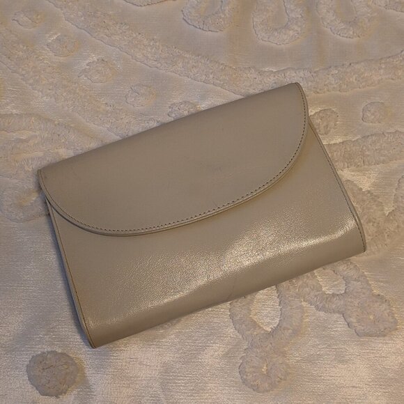 Koret Handbags - VINTAGE Koret 1960s genuine leather clutch crossbody purse boho
